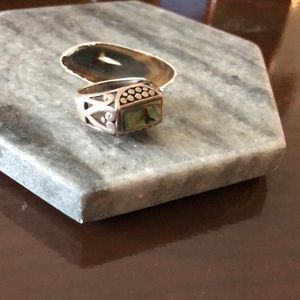 Size 8 ring. Gem in the middle. Silver metal